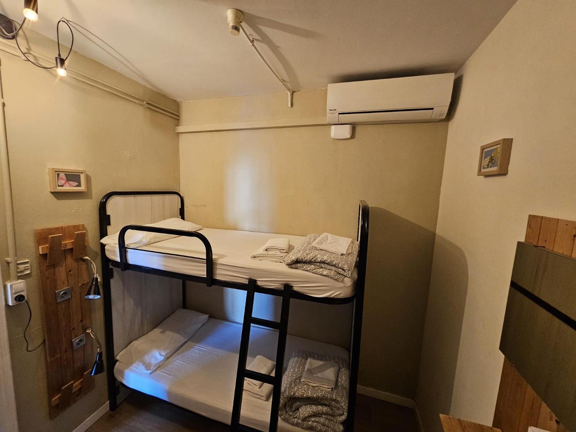 Wow Hostel Barcelona Exterior photo